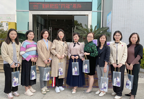 乘巾帼礼仪风，做龙狮最美人龙狮瓶盖工会开展纪念“三八”国际劳动妇女节系列活动