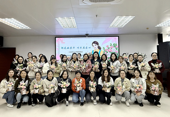 巾帼绽芳华 法治护权益-龙狮瓶盖工会开展